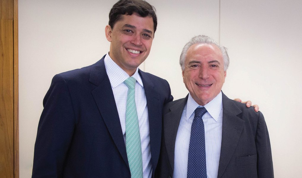 O deputado Índio da Costa (PSD-RJ) entregou nesta quarta (6) ao presidente interino Michel Temer um pedido de intervenção federal no estado do Rio de Janeiro, a fim de solucionar problemas de saúde, educação e segurança; a intervenção é uma medida de caráter excepcional e temporário que afasta a autonomia dos estados, Distrito Federal ou municípios; de acordo com o deputado, que é pré-candidato à prefeitura do Rio de Janeiro, a preocupação com os Jogos Olímpicos não pode ser maior do que o cuidado com a sociedade
