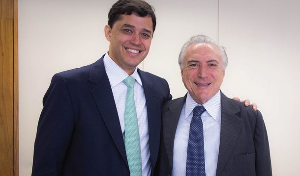 O deputado Índio da Costa (PSD-RJ) entregou nesta quarta (6) ao presidente interino Michel Temer um pedido de intervenção federal no estado do Rio de Janeiro, a fim de solucionar problemas de saúde, educação e segurança; a intervenção é uma medida de caráter excepcional e temporário que afasta a autonomia dos estados, Distrito Federal ou municípios; de acordo com o deputado, que é pré-candidato à prefeitura do Rio de Janeiro, a preocupação com os Jogos Olímpicos não pode ser maior do que o cuidado com a sociedade