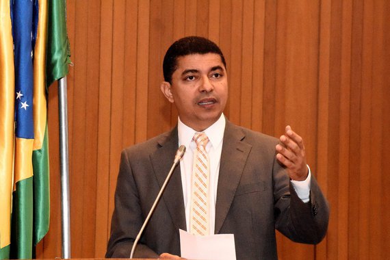 O deputado estadual Bira do Pindaré (PSB-MA) repudiou a PEC da Previdência, que trata da reforma previdenciária; de acordo com o parlamentar, o projeto ataca violentamente os direitos do povo trabalhador brasileiro; "Por que o Temer, antes de mandar essa reforma da previdência, não mandou um projeto para cortar o salário dele, os salários dos ministros, dos senadores, deputados, governadores, prefeitos e vereadores? É só o povo que tem que pagar essa crise?", questionou Pindaré; vídeo