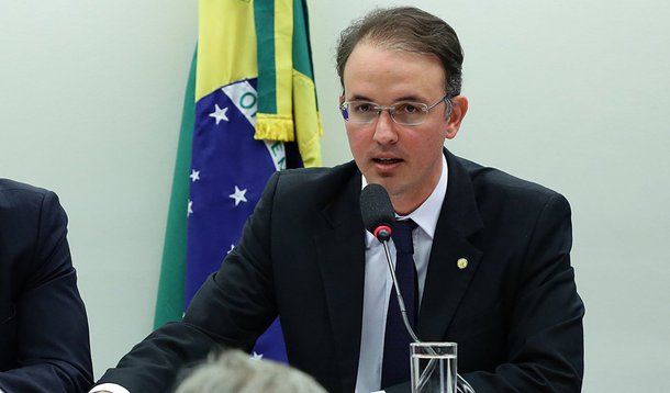 Comissão de Fiscalização Financeira e Controle da Câmara, presidida pelo deputado Leo de Brito (PT-AC), promove na segunda-feira (21) o "VII Seminário Nacional de Fiscalização e Controle de Recursos Públicos". Neste ano, o tema escolhido foi "A PEC 241 e o Novo Regime Fiscal"; PEC 241 (numerada como PEC 55 no Senado) será discutida em três painéis, que abordarão os impactos da PEC na Política Econômica Brasileira e nas Finanças Públicas, assim como os Impactos Sociais
