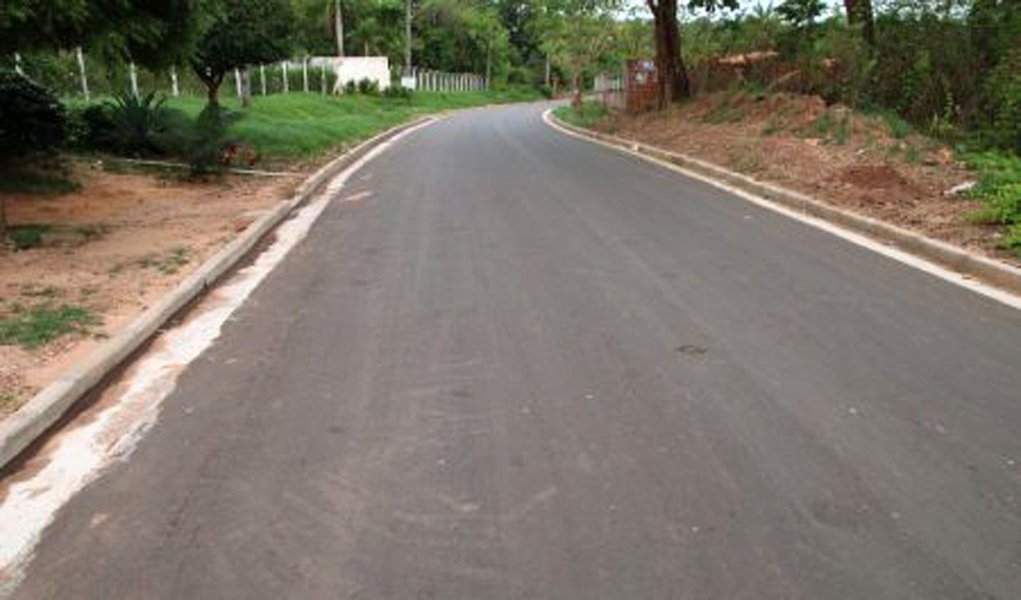 Os municípios da Região Tocantina - Imperatriz, Davinópolis, Amarante e Açailândia, são alguns dos beneficiados com a recuperação e pavimentação de vias urbanas do Programa Mais Asfalto, executado pelo Governo do Estado; são 50 quilômetros de asfalto, só este ano, beneficiando 363.295 habitantes; no total, o Programa já atendeu 28 municípios, pavimentou 335 quilômetros e investiu R$ 79 milhões