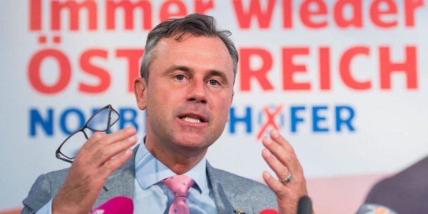 Norbert Hofer, do Partido da Liberdade (FPO, na sigla em alemão), está pouco adiante de seu rival independente, Alexander Van der Bellen, que derrotou Hofer por pouco em um segundo turno de maio, que foi anulado