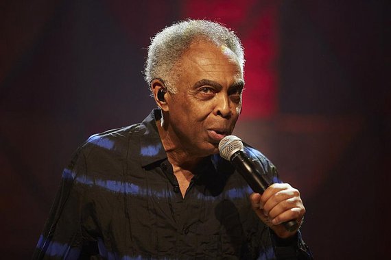 O cantor, compositor e ex-ministro Gilberto Gil voltou nesta terça (30) a ser internado no Hospital Sírio-Libanês, em São Paulo; a informação foi confirmada por sua assessoria de imprensa, que disse que Gil está bem, mas decidiu ir ao hospital para novos exames após ter passado mal no sábado, no Rio de Janeiro; de acordo com a assessoria, os exames são parte do tratamento que o cantor está fazendo para insuficiência renal