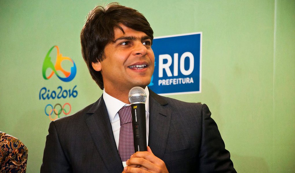 A Procuradoria-Geral da República requisitou nesta segunda (15), o arquivamento das investigações contra o deputado federal Pedro Paulo (PMDB), pré-candidato a prefeito do Rio, suspeito de ter agredido a ex-mulher em fevereiro de 2010; segundo PGR, não há requisitos mínimos para abertura da ação, e que as lesões são frutos de atos defensivos e que ele não tinha intenção de agredir a ex-companheira
 