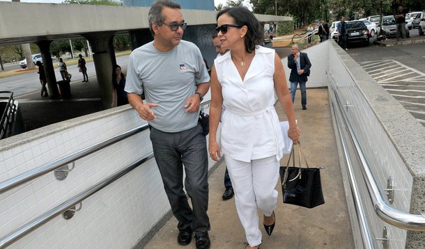 Com o objetivo de melhorar a acessibilidade dos 2,8 mil passageiros com deficiência que passam, por mês, pela estação da 114 Sul, a Companhia do Metropolitano do Distrito Federal (Metrô-DF) inaugurou obras no local; escadas externas foram construídas; meios-fios, rebaixados; e corrimãos duplos com informações em braile, instalados; também faz parte das adaptações a instalação de alvenaria revestida em pastilha na rampa externa e de guarda-corpos em inox e vidro nas escadas internas