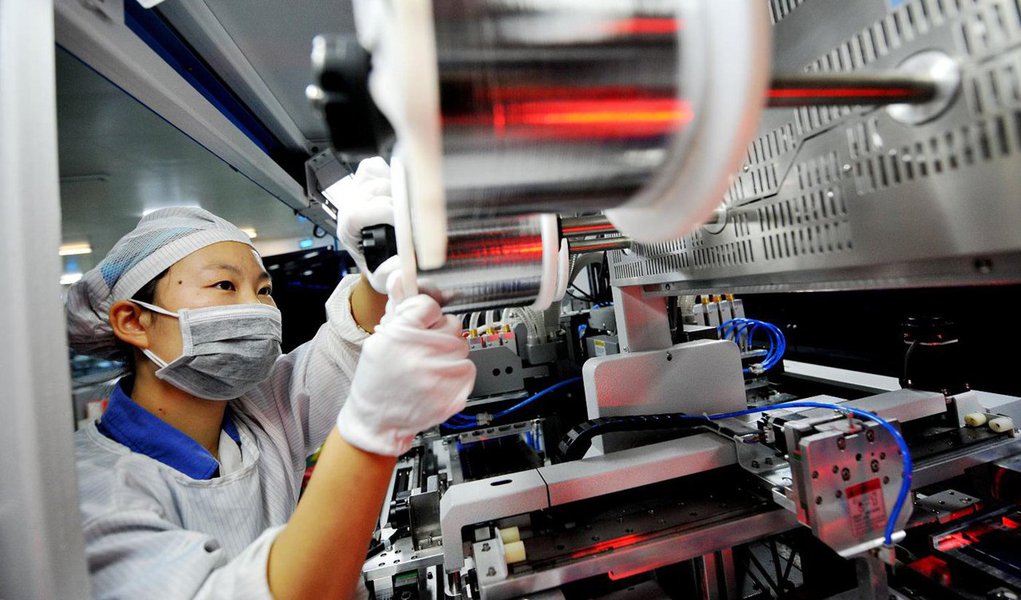 A China vai usar múltiplas ferramentas de política monetária e manter ampla liquidez e crescimento razoável de empréstimos e crédito em geral no segundo semestre do ano, informou o banco central; o Banco do Povo da China vai manter uma política monetária prudente e ajustá-la conforme necessário, segundo um resumo de uma reunião interna publicado no site do BC