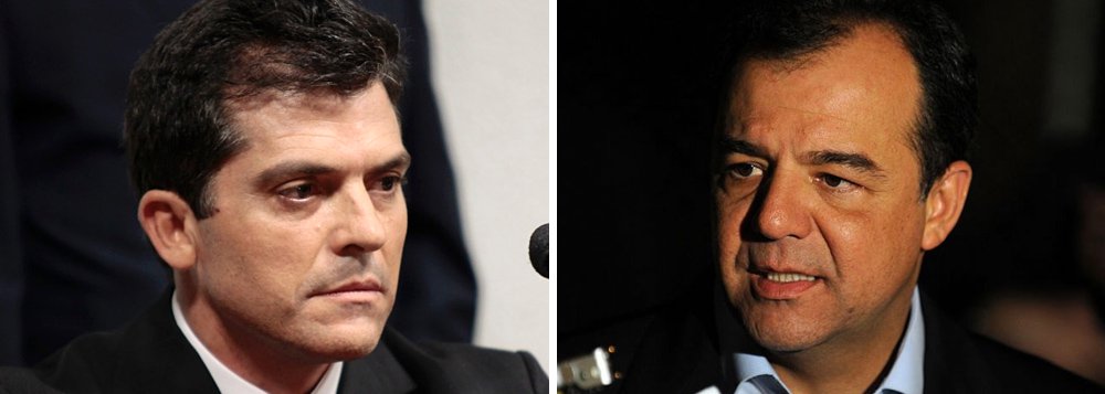 Acusado de fazer parte de um esquema que supostamente desviou R$ 370 milhões de contratos de obras públicas realizadas pela construtora Delta, Fernando Cavendish, dono da empreiteira, sacramentou a decisão de fazer uma delação premiada; e o alvo "numero 1" do empresário deve ser o ex-governador do Rio de Janeiro Sérgio Cabral; o ex-prefeito do Rio Cesar Maia e ex-governador Anthony Garotinho também estão na mira do delator, mas, de acordo com o colunista Lauro Jardim, o único de quem Cavendish se refere com mágoas é Cabral