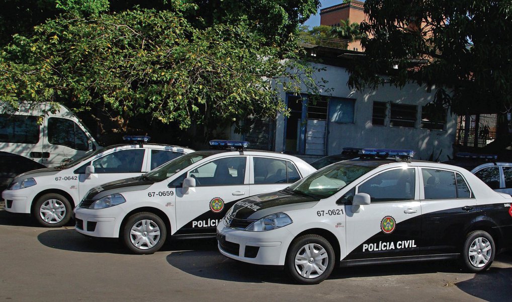 A Polícia Civil, por meio da 59ª Delegacia de Polícia – Duque de Caxias, com o apoio do Departamento Geral de Polícia da Baixada (DHBF), deflagrou a Operação Resgate na cidade do Rio de Janeiro e Grande Rio para combater o roubo e a receptação de cargas na região.; durante as investigações, verificou-se um prejuízo de pelo menos R$ 200 mil a uma empresa ligada ao ramo de telefonia que teve vários celulares roubados