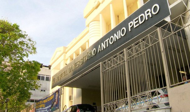 Policiais federais buscam cumprir 13 mandados de prisão preventiva contra acusados de roubar equipamentos médicos no Grande Rio; a 2ª Vara Federal Criminal de Niterói também expediu 28 mandados de busca e apreensão no Rio de Janeiro, Nova Iguaçu, Queimados, Duque de Caxias e São João de Meriti; segundo a PF, o grupo era especializado em furtar equipamentos de exames e procedimentos médicos como endoscopia, laparoscopia e doppler; houve furtos em várias clínicas e hospitais públicos e privados