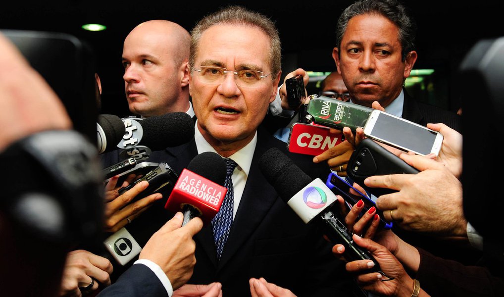 O presidente do Senado, Renan Calheiros (PMDB-AL) disse nesta terça (21) que o pedido de impeachment do procurador-geral da República, Rodrigo Janot, protocolado na semana passada, recebeu ontem (20) um aditamento e que o documento será enviado para análise da advocacia do Senado para emissão de parecer; “Esse pedido foi aditado ontem e hoje eu vou mandar para a Advocacia-Geral do Senado para emitir parecer”, disse; Renan negou que a demora na análise seja uma tentativa de intimidação a Janot; “Quem me conhece sabe que eu não sou de ameaçar. Absolutamente, esse verbo não faz parte do meu dicionário”, afirmou