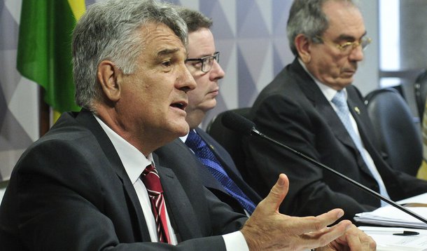 Diretor do Departamento de Financiamento do Ministério do Desenvolvimento Agrário, João Luiz Guadagnin, negou a participação da presidente eleita Dilma Rousseff no estabelecimento de regras de pagamentos feitos pelo governo no âmbito do Plano Safra; "Nós não tivemos em nenhum momento nenhum contato, nem com o presidente Lula, nem com a presidenta Dilma em relação ao Plano Safra", disse Guadagnin; "Não há nenhuma responsabilidade da presidenta [Dilma] nesse processo"