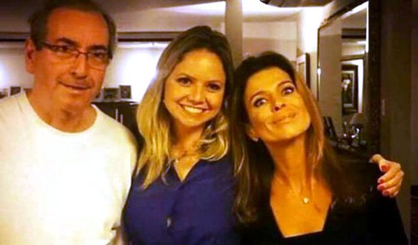 Equipe de Eduardo Cunha (PMDB-RJ) diz que o parlamentar reconhece a resistência do Ministério Público Federal de aceitar uma delação feita por ele; no entanto, pensa que os procuradores concordariam com um acordo em que ele ficasse preso, mas por menos tempo -e em que sua mulher, Claudia Cruz, e uma de suas filhas fossem poupadas, diz a colunista Mônica Bergamo 