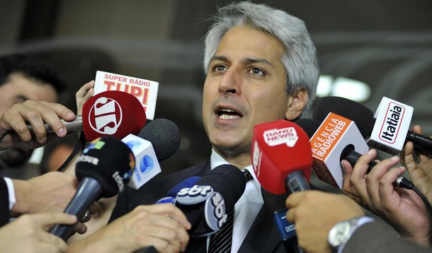 Deputado Alessandro Molon, líder da Rede, diz que seu partido e o PSOL estão com sentimento de "dever cumprido" e acredita que se não tivesse sido aprovada a cassação de Eduardo Cunha, "talvez hoje essa prisão não teria ocorrido"; "Espero que ele fale tudo o que sabe. E se contar, muita gente ainda vai responder por crimes de corrupção"