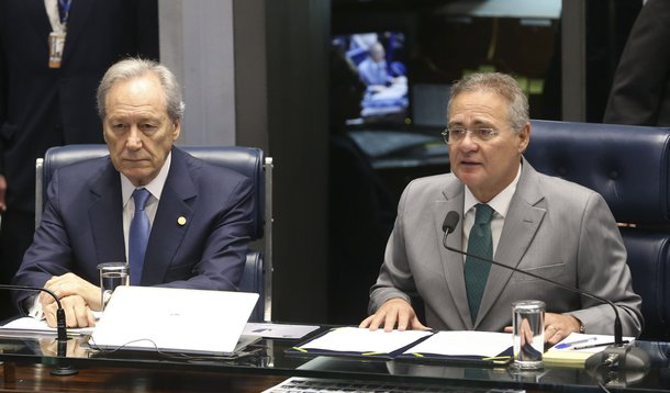 Para dar celeridade à discussão sobre a pronúncia da presidente Dilma Rousseff no processo de impeachment, os senadores fizeram um acordo para reduzir o tempo do intervalo que começou às 18h; os trabalhos serão suspensos por 30 minutos e não mais por uma hora como estava previsto; "Pelos cálculos que temos feito, é possível essa sessão transcorrer por no máximo mais sete horas", disse o autor da proposta, senador Randolfe Rodrigues (Rede-AP); proposta foi apoiada até por senadores que apoiam Dilma, como Gleisi Hoffmann (PT-PR); com o intervalo mais curto, a expectativa é que o plenário encerre a votação do relatório do senador Antonio Anastasia (PSDB-MG) até a 0h