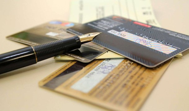 inadimplência no mercado de crédito brasileiro no segmento de recursos livres repetiu em setembro o nível de 5,9%, maior patamar da série histórica iniciada pelo Banco Central em março de 2011; em agosto, após revisão do BC, índice passou de 5,7% para 5,9%