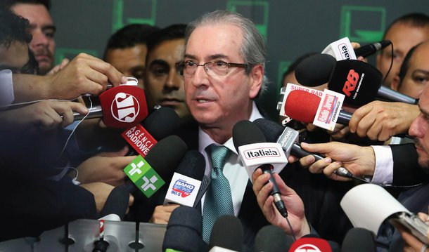 O presidente afastado da Câmara, Eduardo Cunha (PMDB-RJ), divulgou nota nesta terça (14) na qual afirma que vai recorrer à Comissão de Constituição e Justiça (CCJ) da decisão do Conselho de Ética, que votou por sua cassação; ele afirmou ser “inocente” da acusação de ter mentido aos pares e disse que o processo no Conselho de Ética foi conduzido de forma irregular; “O processo foi todo conduzido com parcialidade, com nulidades gritantes, incluindo o próprio relator, que não poderia ter proferido parecer após ter se filiado a partido integrante de bloco do meu partido", afirmou
