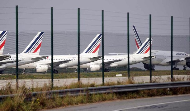 Quatro voos da Air France com partida e chegada ao Aeroporto Humberto Delgado, em Lisboa, foram hoje (29) cancelados de acordo com a ANA – Aeroportos de Portugal; a causa: a greve de sete dias dos sindicatos dos aeroviários franceses