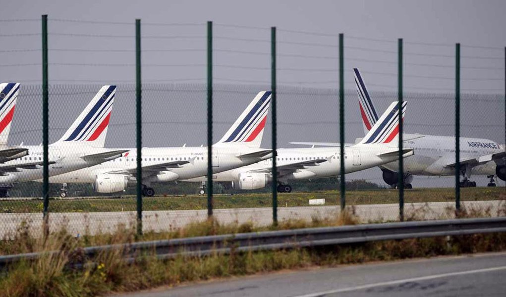 Quatro voos da Air France com partida e chegada ao Aeroporto Humberto Delgado, em Lisboa, foram hoje (29) cancelados de acordo com a ANA – Aeroportos de Portugal; a causa: a greve de sete dias dos sindicatos dos aeroviários franceses