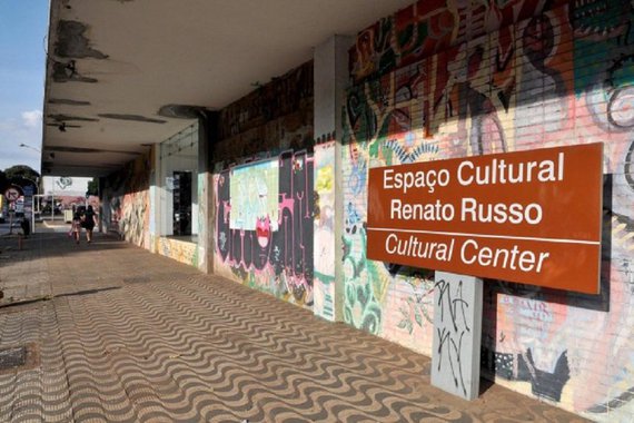 Foi publicado no Diário Oficial do Distrito Federal o edital de licitação para contratar empresa responsável pela reforma e adequação às normas de acessibilidade do Espaço Cultural Renato Russo, na 508 Sul; valor estimado da contratação é de R$ 5.671.253,84 e a concorrência ocorrerá em 13 de julho; antigo Espaço Cultural da 508 Sul, que desde 1993 leva o nome do músico que fez carreira em Brasília, será reformado com dinheiro da Agência de Desenvolvimento do Distrito Federal (Terracap)