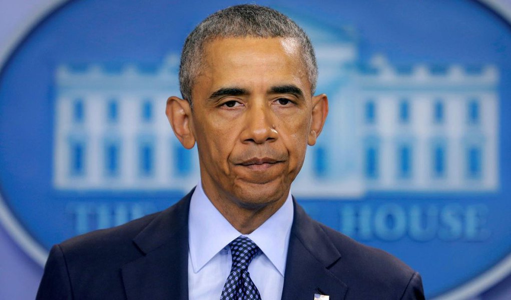 O presidente dos Estados Unidos, Barack Obama, disse nesta segunda-feira, após diversas bombas serem encontradas em Nova York e Nova Jersey, que o terrorismo "nunca nos derrotará" e que os norte-americanos "jamais se renderão ao medo"; "Estamos muito gratos que ninguém foi morto e rezamos por aqueles que foram feridos, desejando uma rápida recuperação", destacou Obama em pronunciamento em Nova York. "Eles estão tentando machucar pessoas inocentes, mas também estão tentando infiltrar o medo em todos nós"