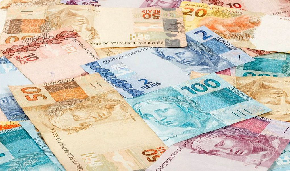 Custo do golpe para a sociedade brasileira é cada vez mais alto; arrecadação do governo federal em junho alcançou R$ 98,129 bilhões, recuo de 7,14% sobre igual mês do ano passado; desempenho é o pior para o mês desde 2010; segundo dados da Receita Federal, arrecadação no primeiro semestre somou R$ 617,257 bilhões em impostos e contribuições, queda real de 7,33% sobre o mesmo período de 2015