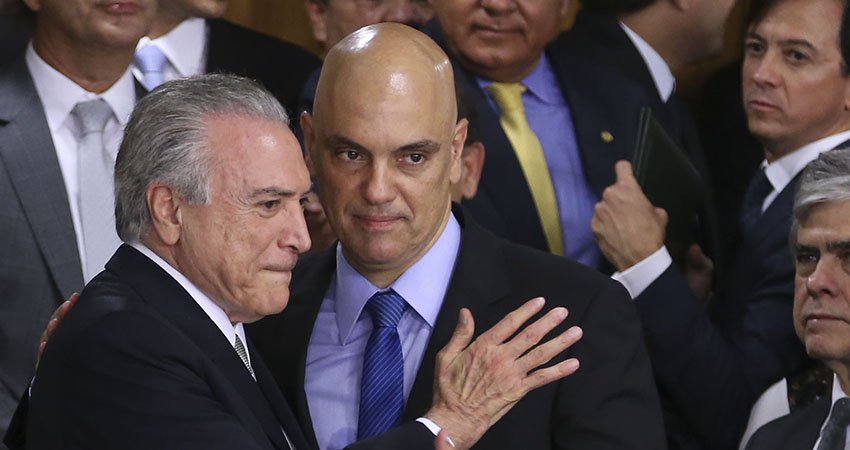 Brasília - O presidente interino Michel Temer durante cerimônia de posse aos ministros de seu governo, no Palácio do Planalto (Valter Campanato/Agência Brasill)