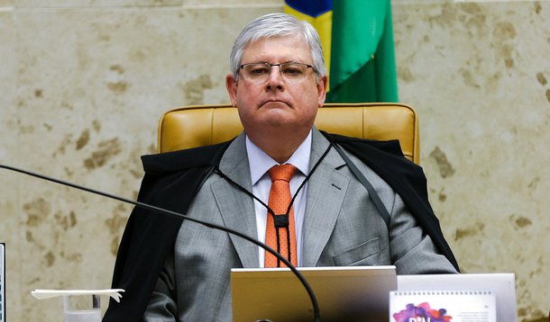 "A menos que o Procurador Geral da República tenha entrado em um clima transtornado que não parece ser o seu estilo, a conclusão quase obrigatória é que que há mais, muito mais" do que as gravações de Sérgio Machado para embasar os pedidos de prisão contra a cúpula do PMDB por Rodrigo Janot, escreve o jornalista Fernando Brito, do Tijolaço; "E com potencial chocante o suficiente para não deixar muito espaço para uma negativa liminar que o desmoralizaria"