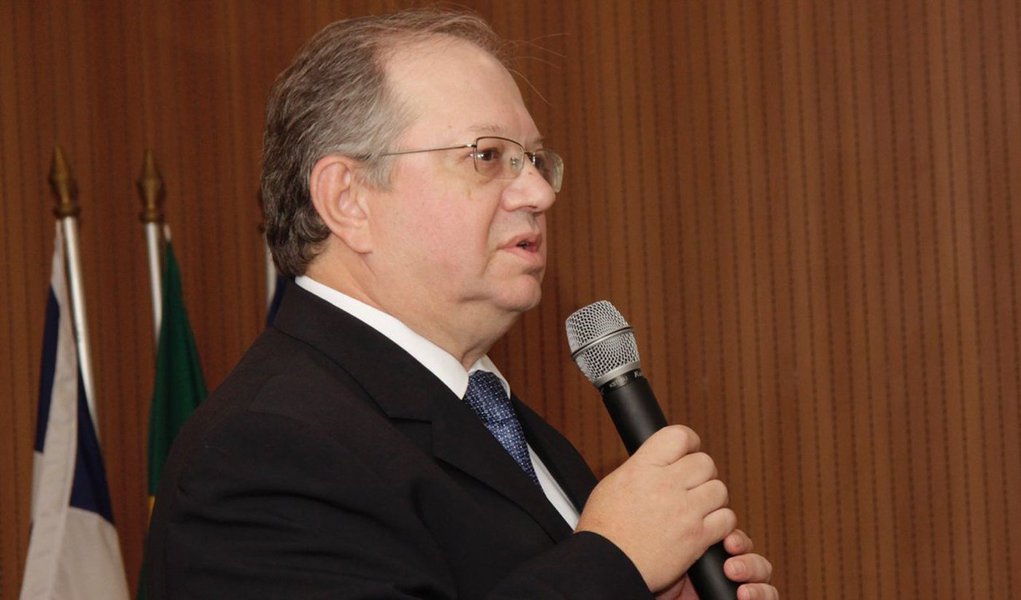 Embaixador russo no Brasil, Sergei Akopov, afirma em entrevista que o governo atual "ainda é interino e o próprio Michel Temer é oficialmente um vice-presidente que está exercendo interinamente a função do presidente" e que "é possível que não haja acusações contra a presidenta Dilma"; "No que toca às nossas relações com Brasil, elas não têm nem caráter partidário, nem ideológico, estas relações são intergovernamentais, nós estamos prontos a cooperar com qualquer governo eleito pelo povo", acrescentou