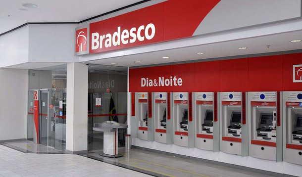 A Justiça Federal em Brasília recebeu a denúncia feita pela Procuradoria da República na capital contra dez pessoas suspeitas de negociarem pagamento de propina a integrantes do Conselho Administrativo de Recursos Fiscais (Carf); entre eles está o presidente do Bradesco, Luiz Carlos Trabuco; em nota à imprensa, o Bradesco informou que "reitera sua convicção de que nenhuma ilegalidade foi praticada por seus representantes"; o banco acrescenta que vai apresentar seus argumentos ao Judiciário no momento oportuno