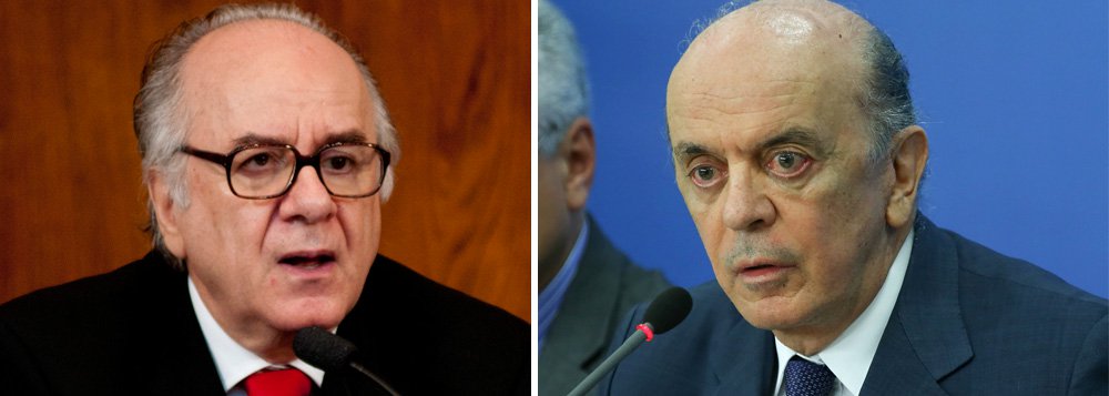 Quem afirma é o português Boaventura de Sousa Santos, da Faculdade de Economia da Universidade de Coimbra e da Faculdade de Direito da Universidade de Wisconsin-Madison, em entrevista a Kalynka Cruz-Stefani, do Movimento Democrático 18 de Março (MD18); segundo ele, "basta ver quem está neste novo governo para ver de forma clara como houve interferência dos EUA no sentido de realinhar o Brasil pela política americana"; para o professor, "Michel Temer não será mantido, ele está ali para fazer o serviço do golpe"