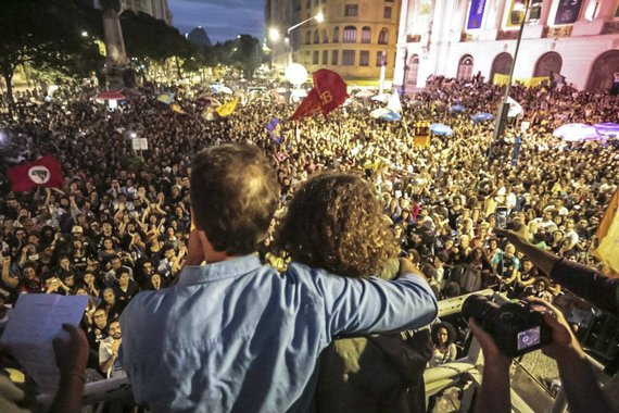 "Mostramos que uma nova forma de fazer política é possivel! Foram 1.163.428 votos que acreditaram que é possível uma construir uma cidade", postou Marcelo Freixo, do Psol, após sua derrota no segundo turno; "Nos próximos 4 anos o Rio estaremos mobilizados para impedir retrocessos de um governo conservador"