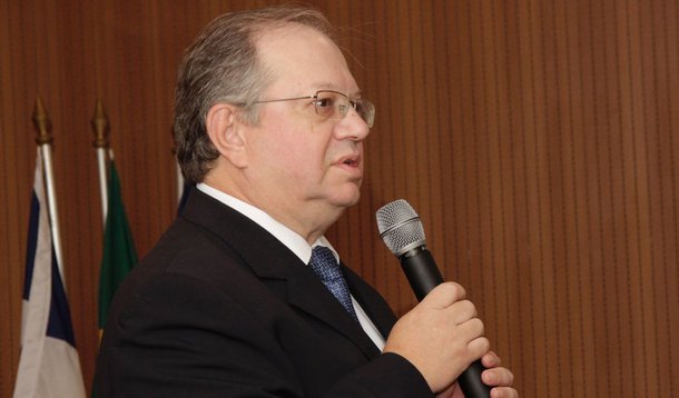 Embaixador russo no Brasil, Sergei Akopov, afirma em entrevista que o governo atual "ainda é interino e o próprio Michel Temer é oficialmente um vice-presidente que está exercendo interinamente a função do presidente" e que "é possível que não haja acusações contra a presidenta Dilma"; "No que toca às nossas relações com Brasil, elas não têm nem caráter partidário, nem ideológico, estas relações são intergovernamentais, nós estamos prontos a cooperar com qualquer governo eleito pelo povo", acrescentou