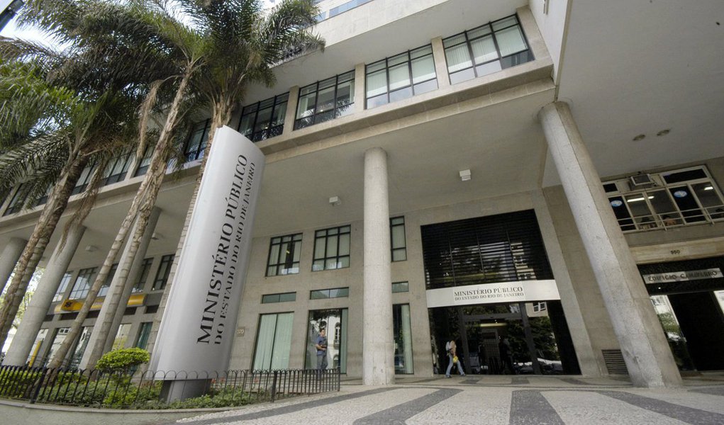 O Ministério Público do Rio de Janeiro anunciou a criação do Grupo Especial de Combate a Homicídios de Mulheres (Gecohm) com o objetivo de reduzir a violência de gênero no estado do Rio de Janeiro; uma das metas é mapear os crimes que se enquadrem em feminicídio – homicídio de mulheres praticado motivado por questão de gênero; a iniciativa foi proposta pelo Centro de Apoio Operacional da Violência Doméstica do Ministério Público (CAO) e tem como objetivo cumprir a meta de reduzir o crime de feminicídio, conforme estabelece a Estratégia Nacional de Justiça e Segurança Pública (Enasp)