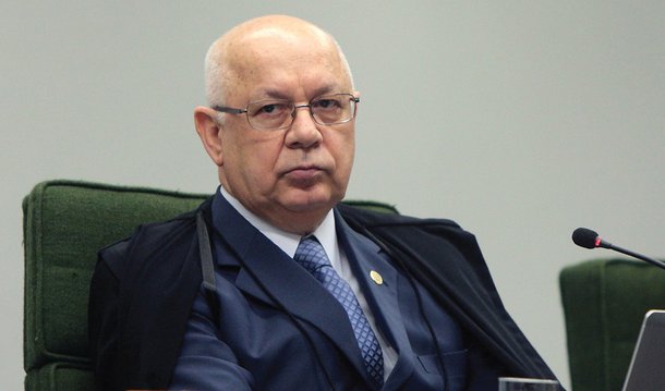 O ministro do Supremo Tribunal Federal (STF) Teori Zavascki decidiu conceder prazo de cinco dias para que a defesa do presidente afastado da Câmara dos Deputados, Eduardo Cunha (PMDB-RJ), se manifeste sobre pedido de prisão feito pelo procurador-geral da República, Rodrigo Janot; “Diante da indevida divulgação e consequente repercussão do pedido ora formulado intime-se o requerido para, querendo, manifestar-se em até cinco dias”, decidiu 