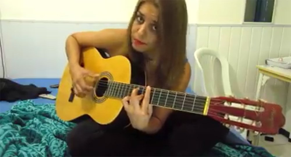 Luciana Sou Eu Mesma, que se identifica como "personagem fictício", cria uma versão brasileira, ao som de um violão, da música Michelle, dos Beatles; Michel... Pastel quer levar o Brasil pro beleléu. Vaza Michel! Michel... Go to hell! Na velocidade 5 do creu. Vaza Michel!", diz trecho da letra; assista ao vídeo