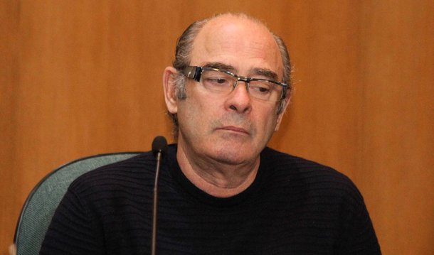 A defesa do empresário Fernando Moura Hourneaux, condenado na Operação Lava Jato, entrou com pedido de liberdade no STF; Moura foi preso por determinação do juiz federal Sérgio Moro por ter quebrado acordo de delação premiada, no qual citou o ex-ministro da Casa Civil José Dirceu; o habeas corpus será analisado pelo presidente do STF, Ricardo Lewandowski, que está responsável pelo plantão de decisões durante o recesso de julho na Corte