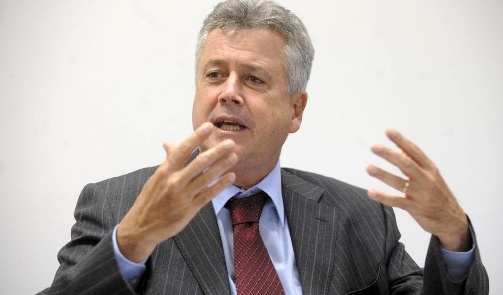 Com o objetivo de reduzir custos e melhorar a qualidade dos gastos públicos, o governador Rodrigo Rollemberg criou o Programa Gestão de Compras Governamentais do DF; o texto normatiza o programa, que tem o objetivo de ser uma ferramenta padrão para as aquisições dos órgãos locais – o que inclui desde itens como café, água, papel, remédios e outros suprimentos, até contratos de limpeza e segurança