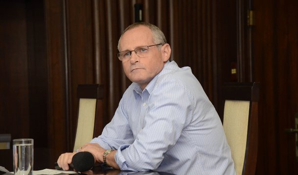 O secretário estadual de Segurança, José Mariano Beltrame, pediu uma reunião com a Casa Civil, o Ministério Público e a Polícia Militar para adotar um protocolo de desocupação de prédios públicos do Rio; a iniciativa tem como objetivo evitar episódios como o que aconteceu durante a última desocupação, quando os estudantes foram retirados a força da secretaria de Educação há 10 dias; ao menos dois alunos desmaiaram durante a confusão com policiais