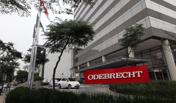 Acordo de leniência firmado pela Odebrecht com a Procuradoria Geral da República prevê o pagamento de multa de mais de R$ 7 bilhões; segundo o jornal Valor Econômico, além do pagamento bilionário dividido em ao menos quinze anos, a Odebrecht terá de fazer um pedido público de desculpas à nação; valor negociado pela PGR com o Grupo Odebrecht é de longe o maior já estabelecido quando comparado aos acordos firmados com Andrade Gutierrez (R$ 1 bilhão em doze parcelas anuais) e com a Camargo Corrêa (R$ 700 milhões em 10 anos)