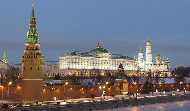 Rússia considera o impeachment da presidenta do Brasil, Dilma Rousseff, um assunto interno do país mas teme espera que a situação no Brasil não evolua para uma confrontação política dura; "O que está acontecendo no Brasil é um assunto interno do país. É importante que todos os processos decorram estritamente dentro do quadro constitucional, em conformidade com a legislação nacional pertinente. Consideramos que é importante que o desenvolvimento dos eventos não agrave a divisão na sociedade e não inicie uma confrontação política dura", disse o Ministério das Relações Exteriores russo 