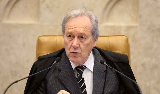 Em artigo, presidente do STF, Ricardo Lewandowski, ressalta o papel do Conselho Nacional de Justiça: “Neste momento conturbado pelo qual passamos, marcado por dificuldades de toda a sorte, não é demais recordar que o Judiciário, coadjuvado pelo CNJ, encontra-se comprometido com o fortalecimento de nosso ainda frágil Estado democrático de Direito, especialmente ao procurar garantir, em cada decisão que profere, a efetivação do princípio constitucional da dignidade da pessoa humana”