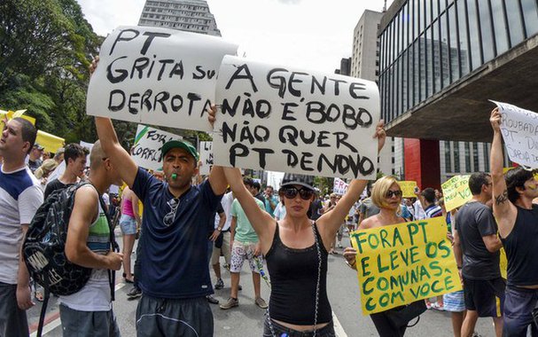 Sim, o Nove Dedos é o homem mais rico do Brasil. E seu filho é o segundo homem mais rico, dono que é da Friboi, da Band e da Microsoft. E a Dilmanta então? Torturou o Ustra, não sabia? Ora, você precisa ler a Veja. Está tudo lá