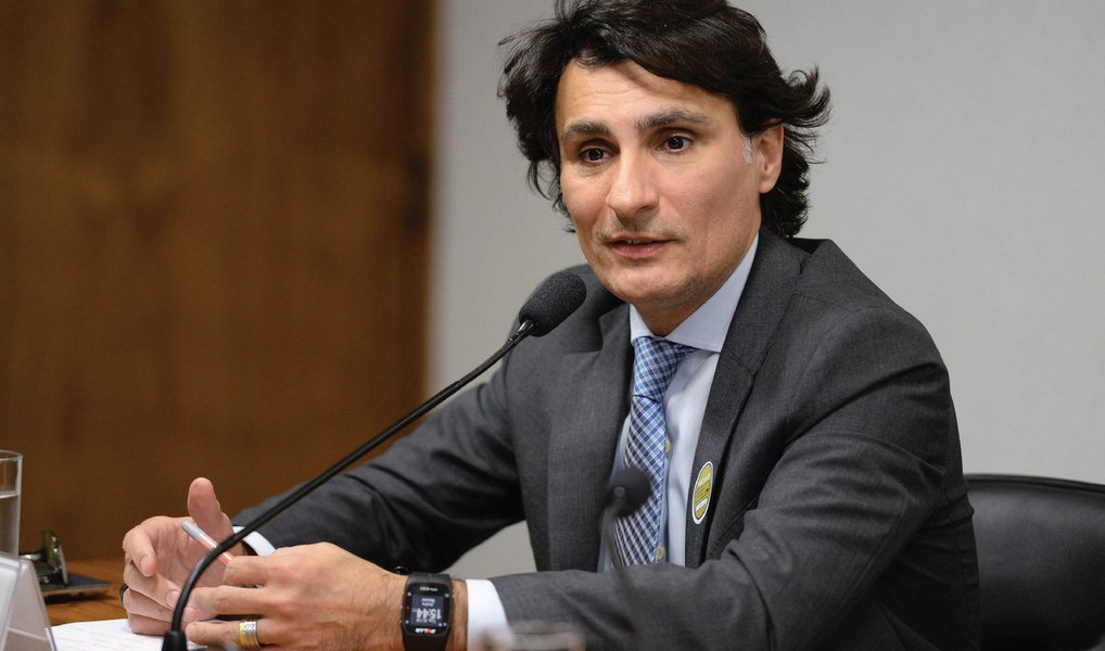 O ex-secretário de Política Agrícola do Ministério da Agricultura, André Nassar, disse nesta terça (14) à Comissão Processante do Impeachment que o Banco do Brasil (BB) tinha interesse em “fazer o dinheiro girar” ao emprestar dinheiro do Plano Safra para produtores rurais, mesmo recebendo os repasses em atraso por parte do governo; segundo Nassar, que depôs como testemunha de defesa da presidente Dilma Rousseff, o banco tinha a garantia de que receberia a equalização dos juros do programa e a manutenção dos pagamentos aos produtores foi importante para evitar que houvesse um prejuízo maior para o país