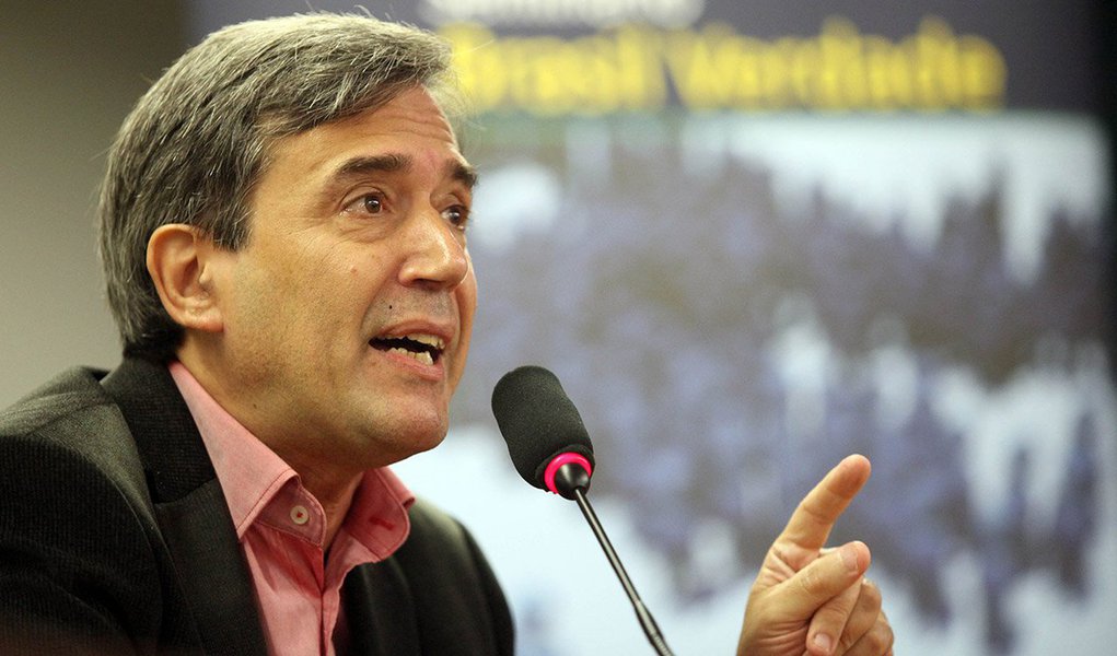 "Na última quinta-feira fui comunicado que não mais participaria – como de hábito – do programa Sem Edição. A Tveja iria passar por uma reestruturação, de acordo com Sílvio Navarro. É de conhecimento público que a revista Veja passa por sérios problemas financeiros e que está reestruturando o seu quadro de jornalistas e colaboradores", disse o "historiador" tucano Marco Antonio Villa