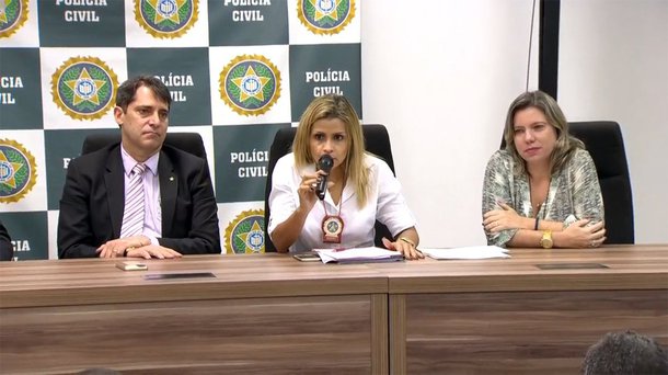 "Minha convicção é que houve estupro", disse a delegada Cristiana Bento, da Delegacia da Criança e do Adolescente Vítima (DCAV), responsável pela investigação que apura se houve um estupro coletivo de mais de 30 homens contra uma jovem de 16 anos na zona oeste do Rio; segundo ela, o vídeo que foi divulgado nas redes sociais prova o estupro; dois suspeitos foram presos nesta segunda-feira