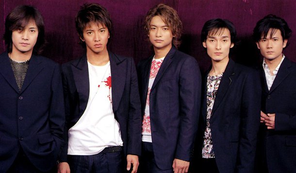 Banda japonesa SMAP irá se separar no final do ano, desapontando legiões de fãs no Japão e na Ásia apenas sete meses depois de os membros terem se comprometido a ficar juntos;  SMAP, cujo nome significa "Sports Music Assemble People", tinha evitado a separação em janeiro, levando a uma onda de alívio coletivo que incluiu manifestações do primeiro-ministro japonês, Shinzo Abe; pedimos desculpas pelos problemas que causamos. Por favor nos perdoem por um resultado como este. Nós estamos tão tristes", afirmou o líder do grupo, Masahiro Naka