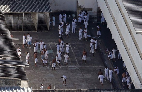 Após a Justiça considerar a greve dos agentes penitenciários do Distrito Federal ilegal e determinar a imediata retomada das atividades, o governo do Distrito Federal (GDF), por meio da Secretaria de Segurança Pública, abriu sindicância com o objetivo de apurar possível “cometimento de eventual transgressão disciplinar” de agentes penitenciários em greve nas unidades do Complexo Penitenciário da Papuda e na Penitenciária Feminina; segundo a pasta, há relatos de que agentes estariam frequentando seus locais de trabalho, mas sem exercer as atividades