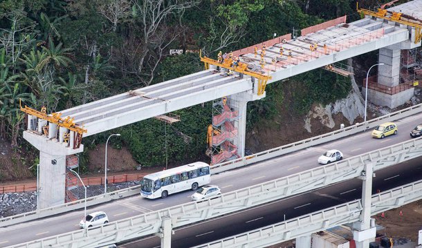 O Ministério Público (MP) Estadual do Rio de Janeiro abriu um inquérito civil para apurar desvios de recursos públicos na construção do novo Elevado do Joá; os promotores querem saber se foram utilizados materiais de qualidade inferior à contratada pela prefeitura, segundo nota divulgada pela assessoria de imprensa do MP