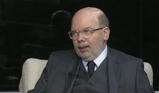 A Justiça do Rio vai começar a soltar cerca de mil presos sem tornozeleira eletrônica. De acordo com o juiz Eduardo Oberg, da Vara de Execuções Penais, o índice de detentos que cometem crimes após deixarem a cadeia com ou sem tornozeleira é praticamente o mesmo; o magistrado informou que o Rio possui capacidade para 27 mil presos e conta com 50 mil atualmente; “A Vara de Execuções Penais foi feita para a pessoa progredir de regime e ser solta quando ela puder ser solta. Porque, caso contrário, ela não teria razão de existir. Não soltar é a exceção”