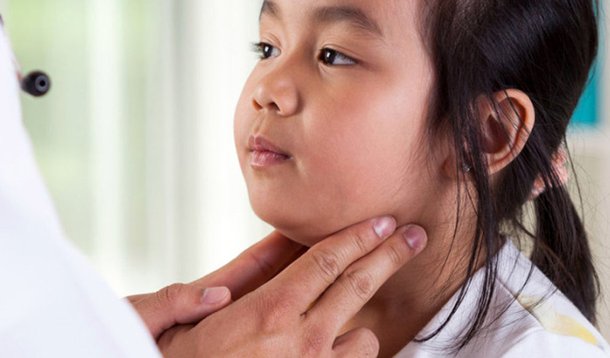 A Secretaria de Saúde registrou em 2016 no Distrito Federal, até 13 de agosto, 1.472 casos de caxumba; desses, 54 foram considerados surtos e atingiram moradores de 13 regiões administrativas, sendo 29 em escolas, 16 em residências, três em locais de trabalho, um no Complexo Penitenciário da Papuda e cinco em outros locais; as informações constam do Boletim Epidemiológico nº 9 pela Gerência de Vigilância Epidemiológica